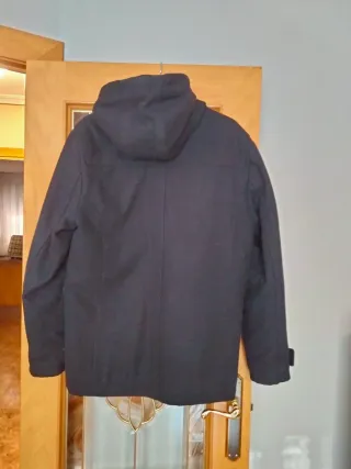 Trenca con capucha caballero negra