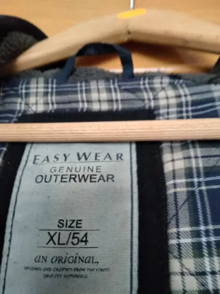 Trenca con capucha caballero negra