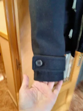 Trenca con capucha caballero negra