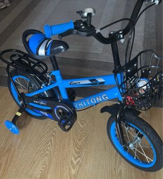 Bicicleta infantil con ruedines