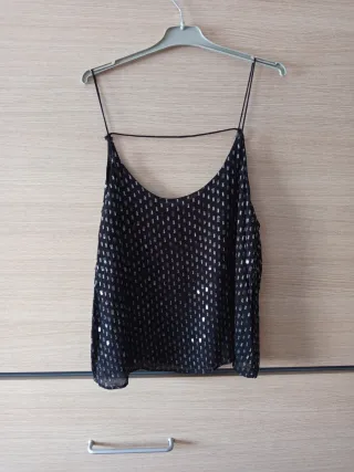 Blusa negra con lentejuelas