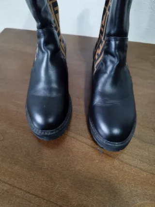 Stivali Pelle e Maglia Nero Marrone