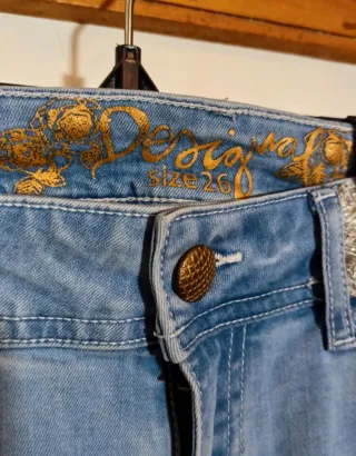 Pantalón vaquero Desigual bordado