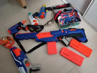 Lote pistolas Nerf y accesorios
