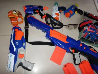 Lote pistolas Nerf y accesorios