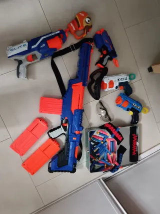 Lote pistolas Nerf y accesorios