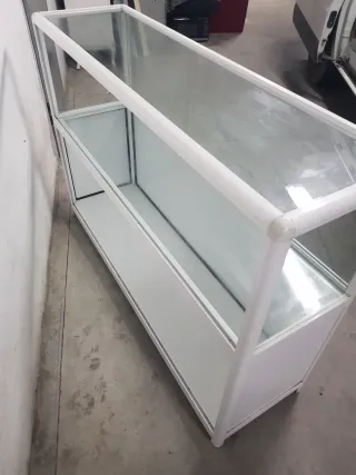 Mostrador aluminio y cristal