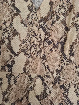 Vestido H&M estampado serpiente