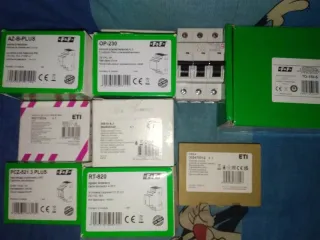 Materiale elettrico misto - 9 pezzi