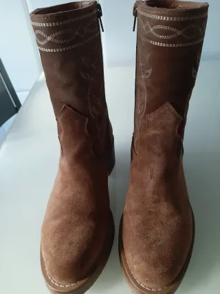 Botas Alpe serraje bordadas