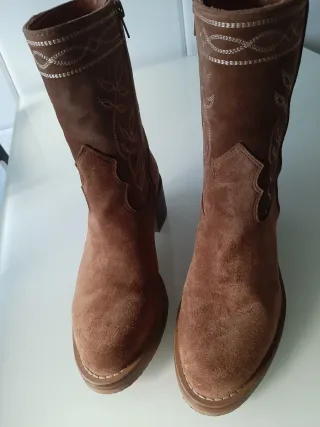 Botas Alpe serraje bordadas