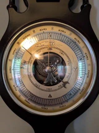 Reloj de pared antiguo madera