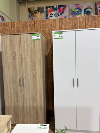 Armario blanco puertas madera