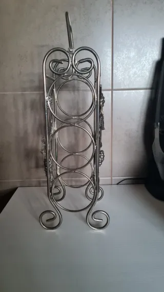 Portabottiglie in ferro con design di uve