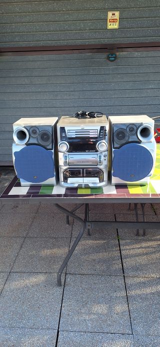 Equipo de música JVC plata y azul