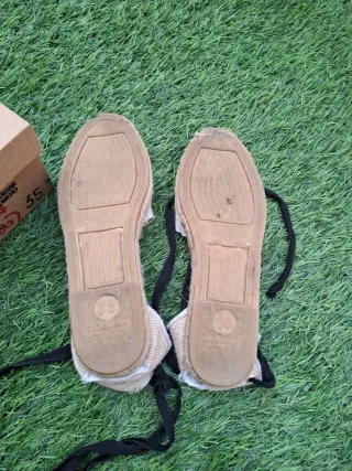 Esparteñas blancas y negras con cordones