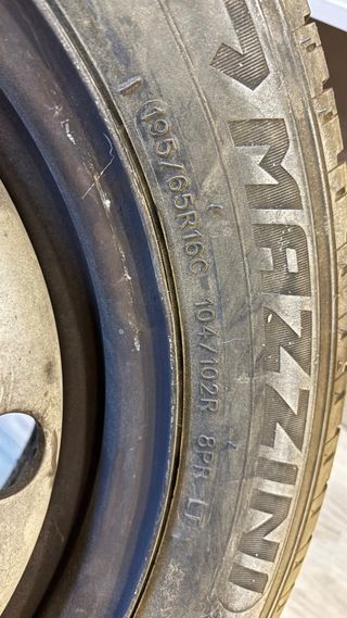 Neumatico y llanta    195/65 R16 C