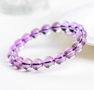 Pulsera de cuentas moradas