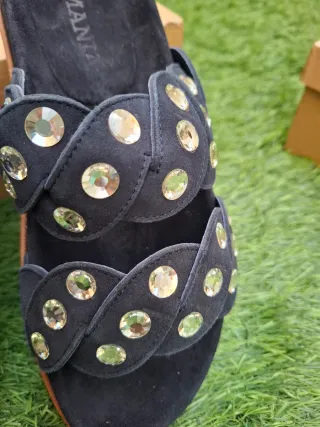 Zuecos MANIA negros con swaroskis