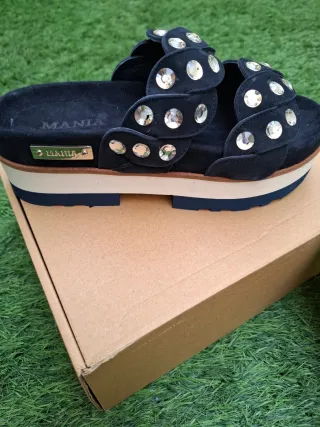 Zuecos MANIA negros con swaroskis