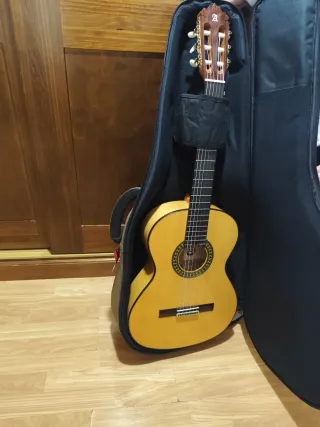 Alhambra 5F Flamenca  nueva + funda