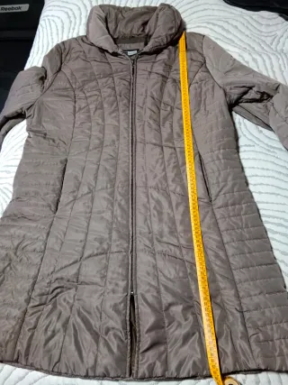 Chaqueta larga acolchada gris