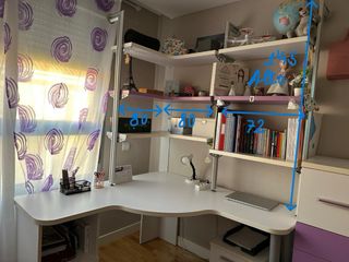 Escritorio infantil con estantería