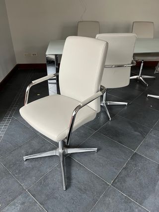 Tavolo in vetro e 6 sedie