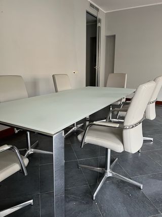 Tavolo in vetro e 6 sedie