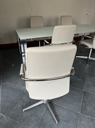 Tavolo in vetro e 6 sedie