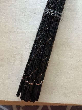 Tablero de madera y hojas de sierra