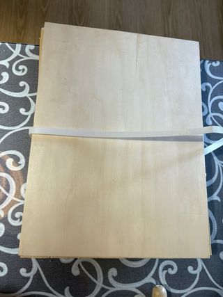 Tablero de madera y hojas de sierra