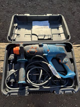 Taladro percutor Dexter 1100W