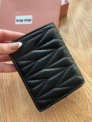Monedero Miu Miu Negro Acolchado