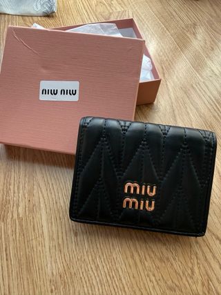 Monedero Miu Miu Negro Acolchado