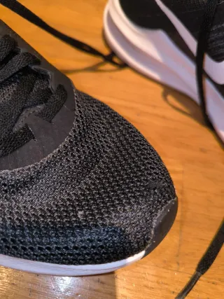 Zapatillas Nike Talla 38.5 Negras y Blancas