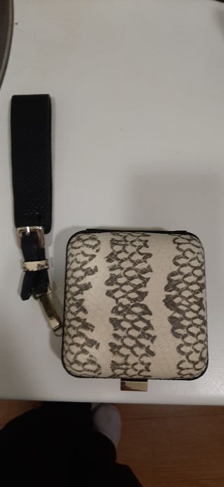 Bolso beige y gris efecto piel serpiente