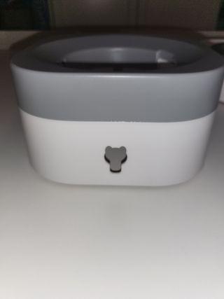 Comedero y bebedero para mascotas.