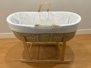 Moisés para bebé con patas
