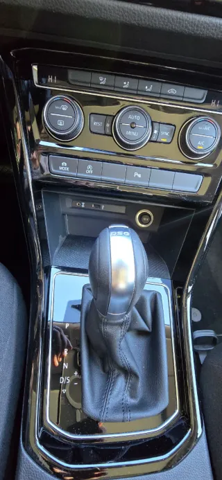 Volkswagen Touran Sport 1.6TDI 115CV DSG- 13.911Km