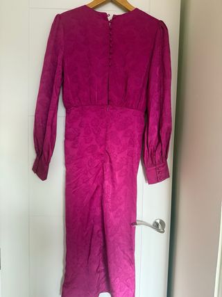 Vestido invitada fucsia con estampado