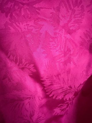 Vestido invitada fucsia con estampado