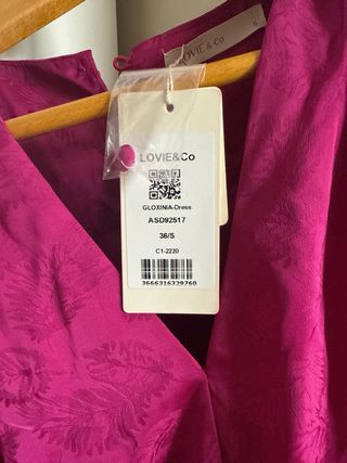 Vestido invitada fucsia con estampado