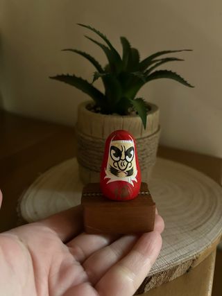 Daruma rosso + scatolina con apertura scorrevole