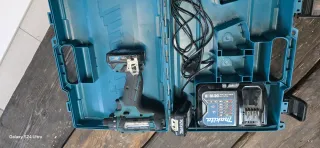 Ingletadora de mesa + taladro percutor Makita