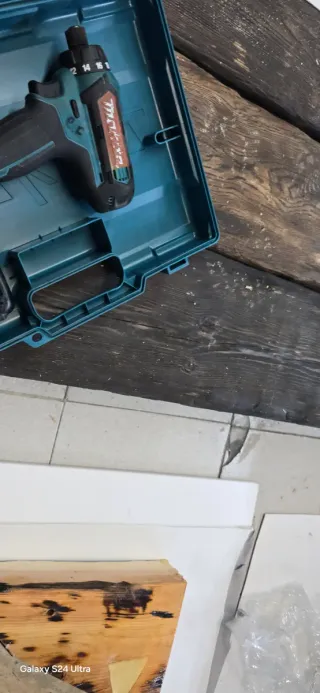 Ingletadora de mesa + taladro percutor Makita