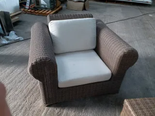 Conjunto Sofás Ratán 5 Piezas + Reposapiés y Mesa