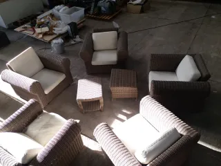 Conjunto Sofás Ratán 5 Piezas + Reposapiés y Mesa