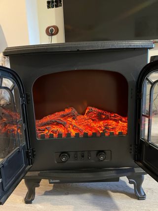 Estufa Eléctrica Hyundai Negra con Efecto Llama