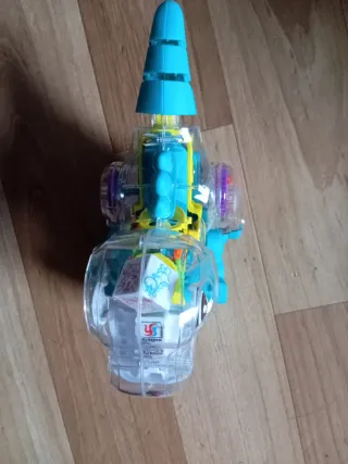 Dinosaurio Transparente con Engranajes